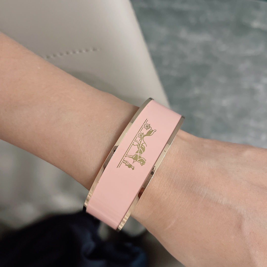 Hermes Enamel Caleche Wide Bangle Bracelet - 18K Yellow Gold