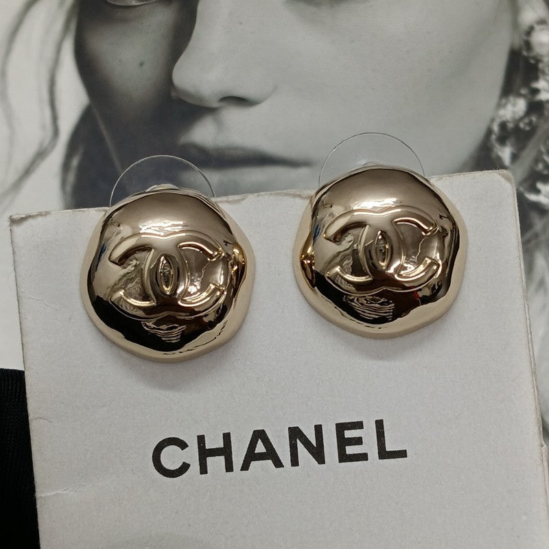 Chanel Gold Round Earrings - 18K Yellow Gold