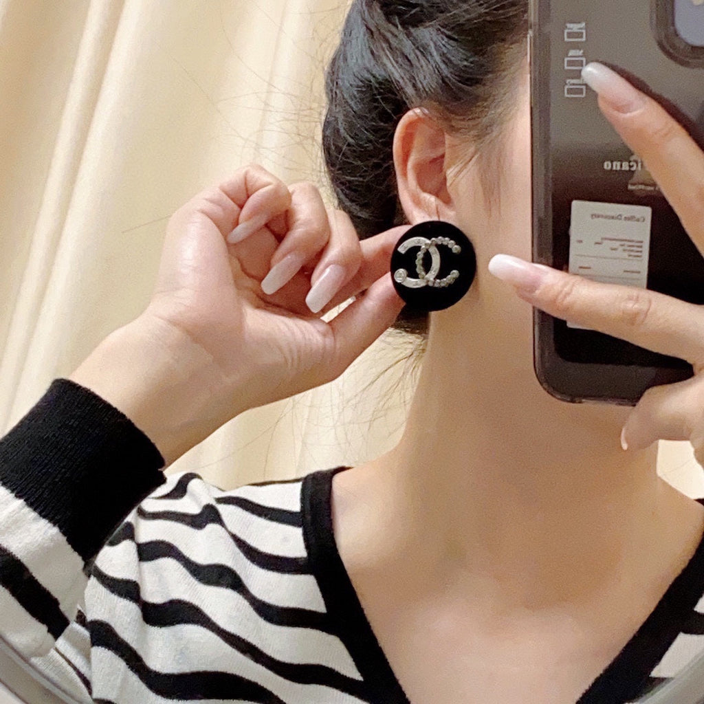 Chanel Black Resin Circle Earrings - 18K Yellow Gold