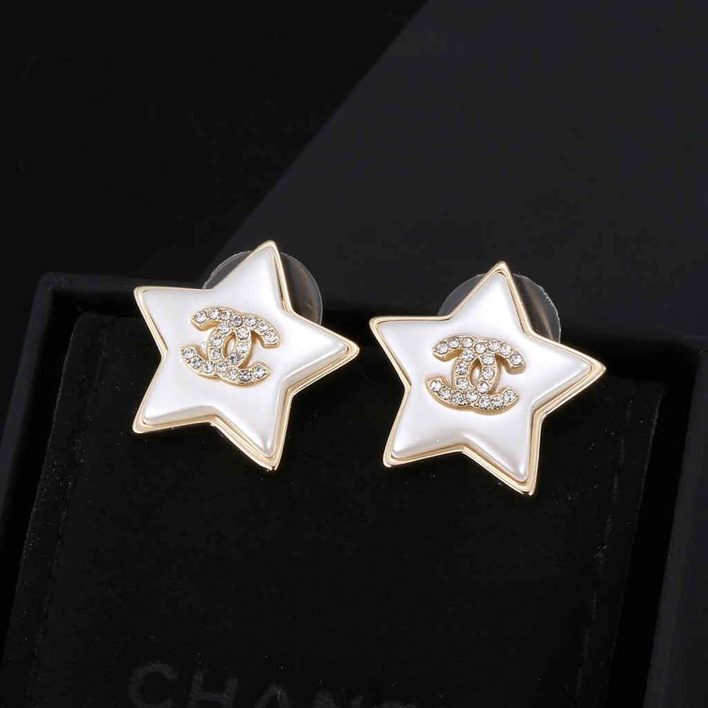 Chanel Star Pearl Earrings - 18K Yellow Gold