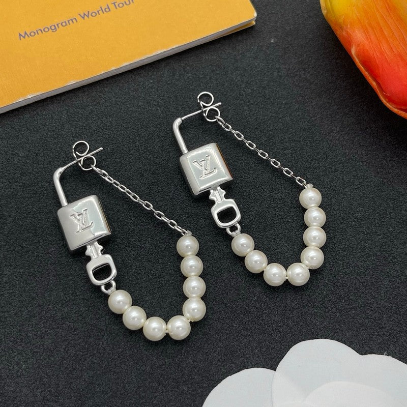 Louis Vuitton Pearl Lock Earrings - 18K Gold