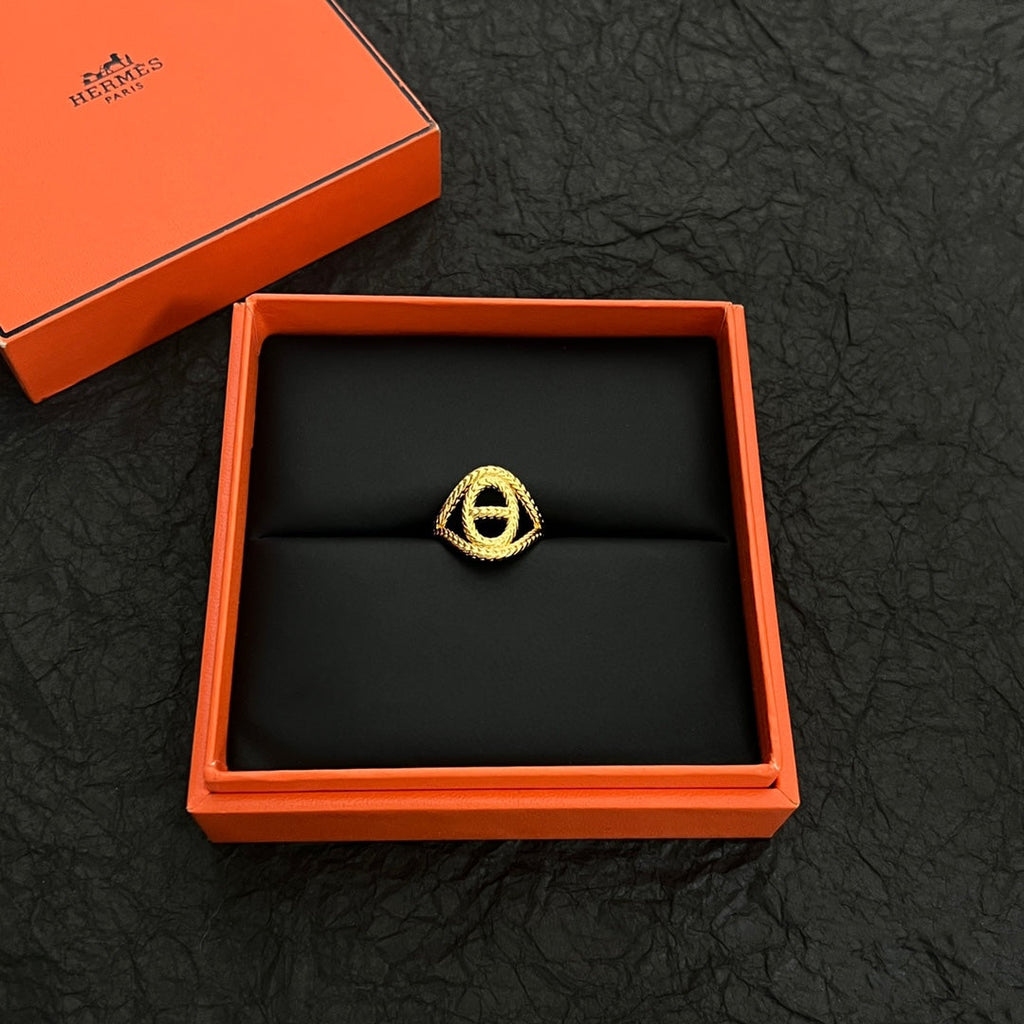 Hermes Chaine D'Ancre Danae Medium Ring - 18K Gold