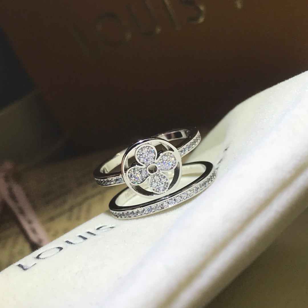 Louis Vuitton Idylle Blossom Two-Row Ring - 18K Gold
