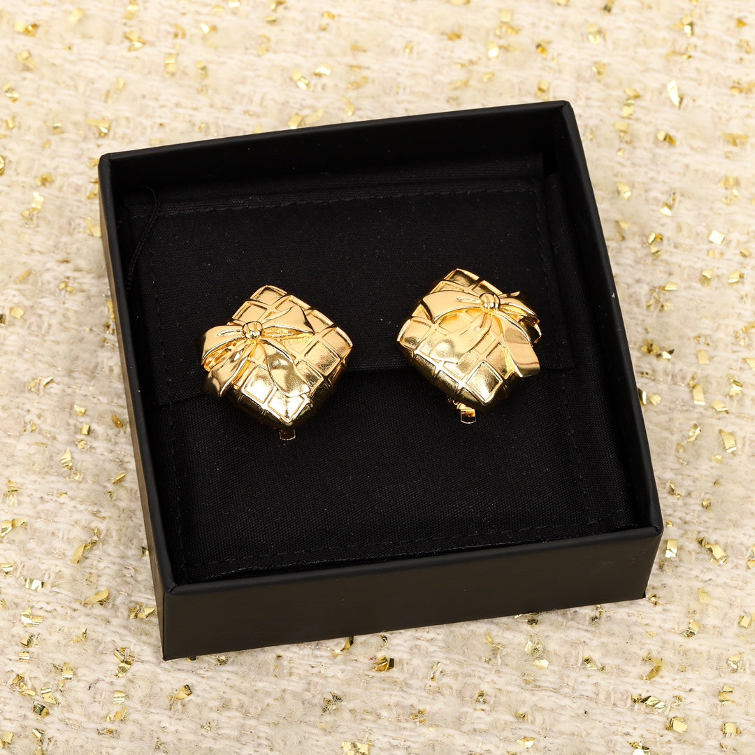 Chanel Vintage Earrings - 18K Yellow Gold