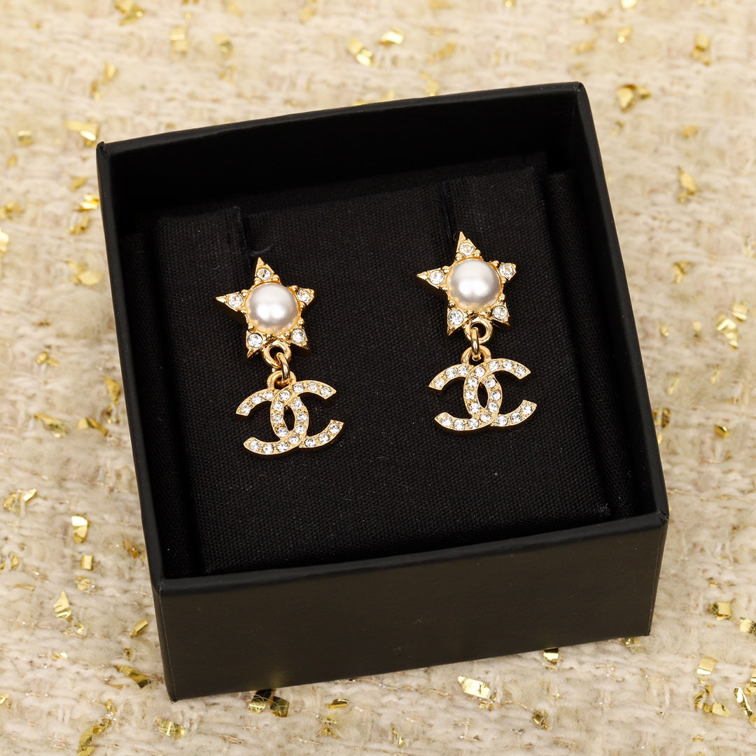 Chanel Star Crystal Earrings - 18K Yellow Gold