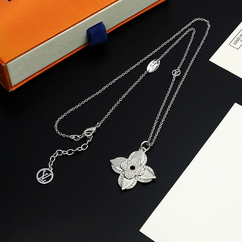 Louis Vuitton Medaillon Necklace