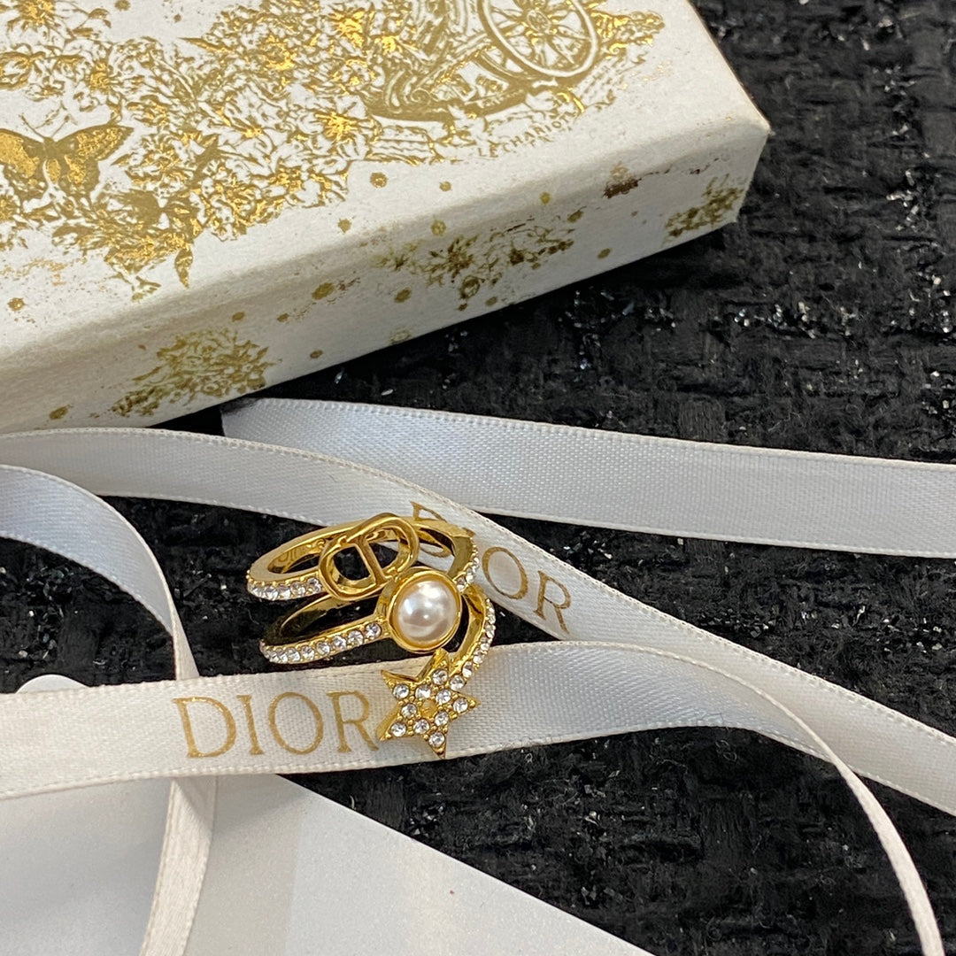 Dior Star Pearl Ring - 18K Yellow Gold