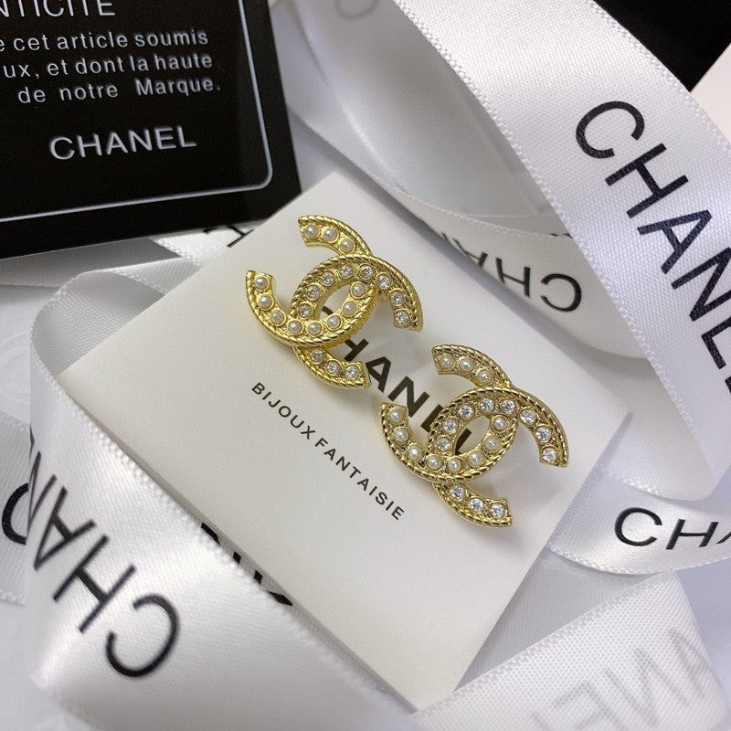 Chanel Pearl Earrings - 1.85 cm Height - 18K Yellow Gold