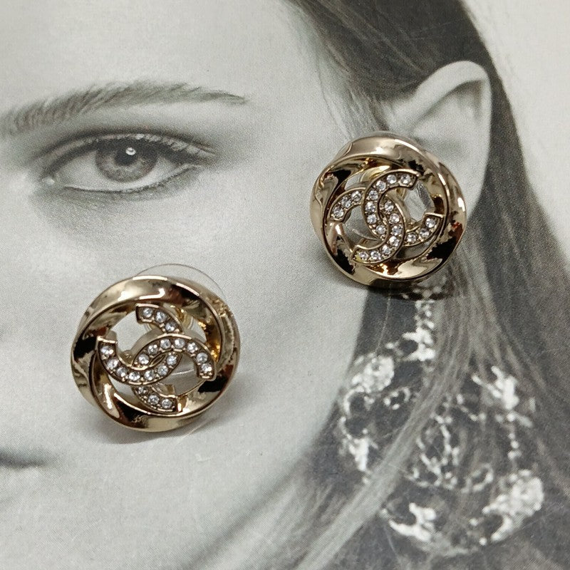 Chanel Round Diamond Earrings - 18K Rose Gold