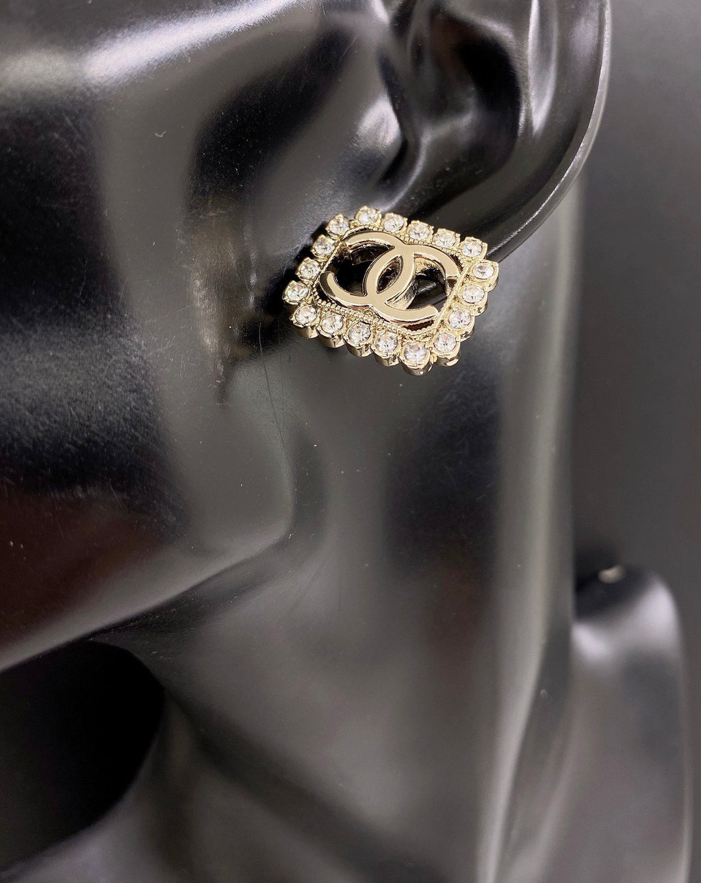Chanel Square Pearl Earrings - 18K Yellow Gold