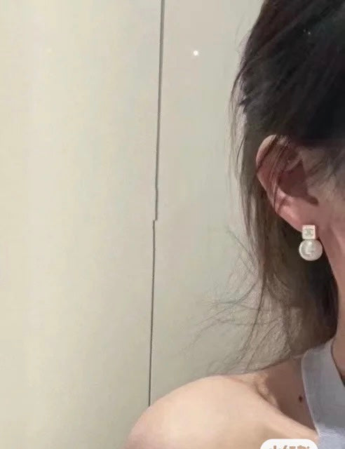 Chanel Pearl Earrings - 18K Yellow Gold