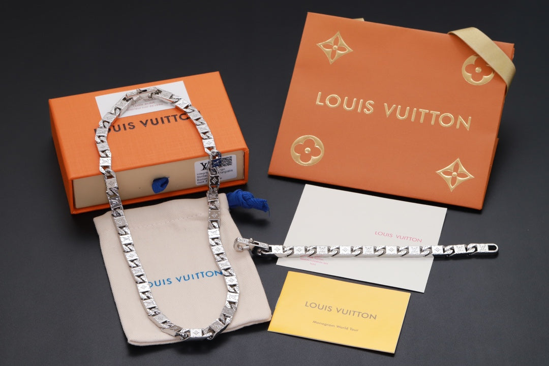 Louis Vuitton Monogram Tied Up Necklace