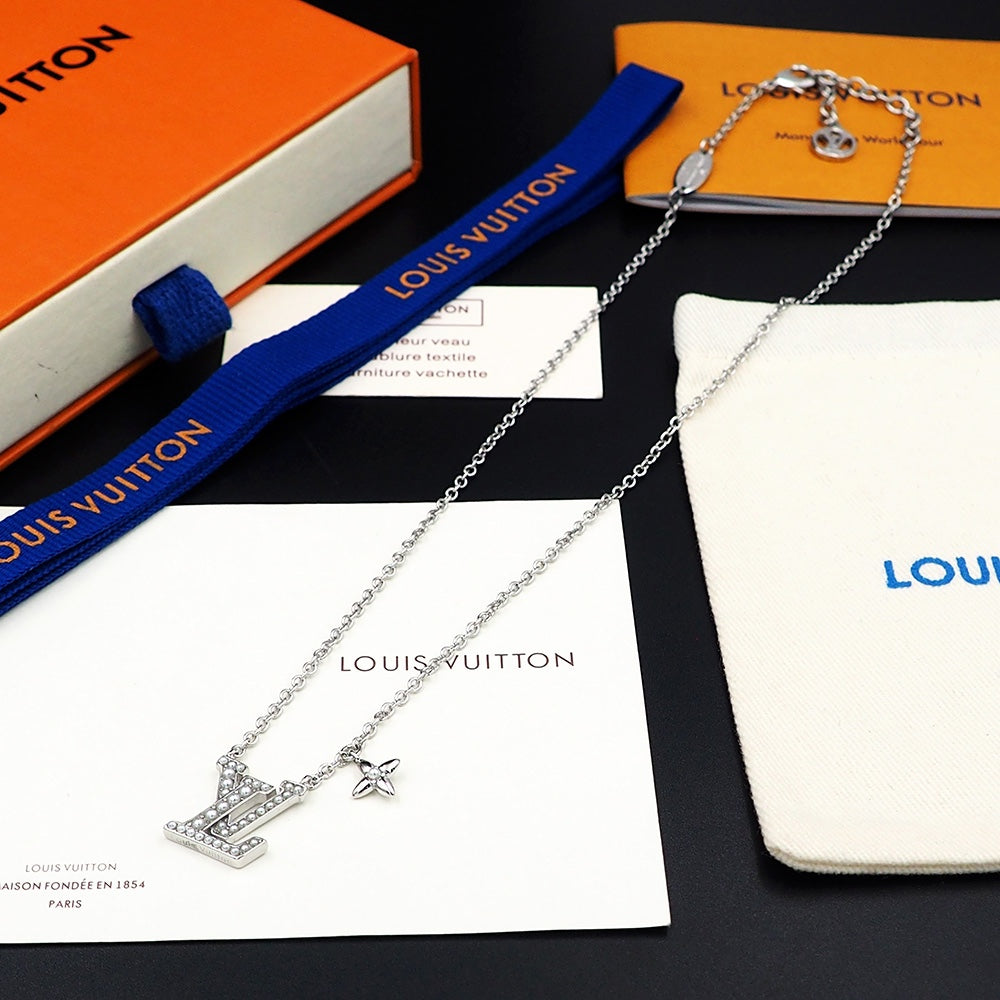Louis Vuitton Iconic Pearl Necklace