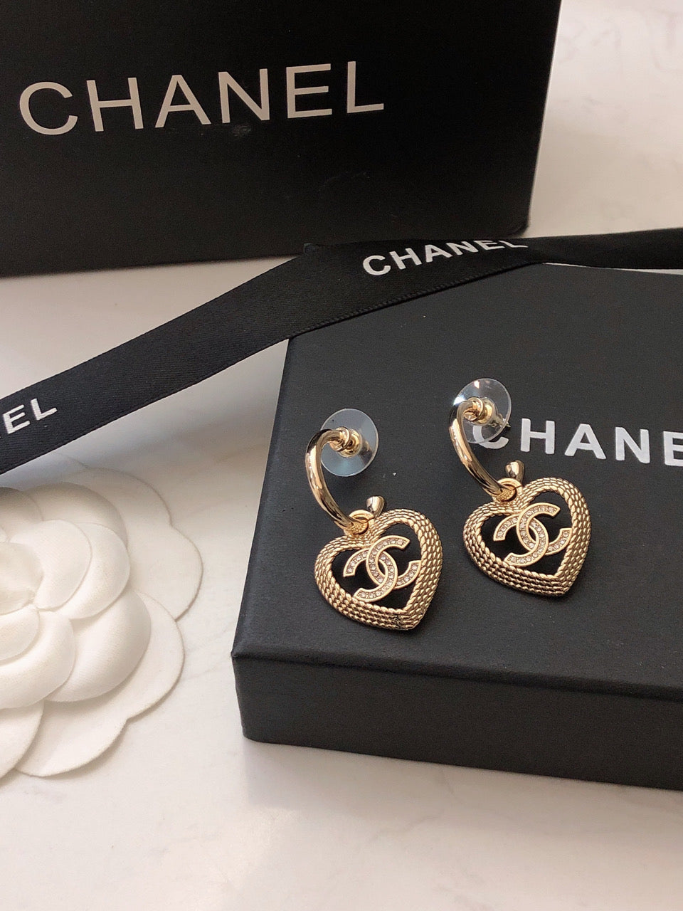 Chanel Heart Strass Earrings - 18K Yellow Gold