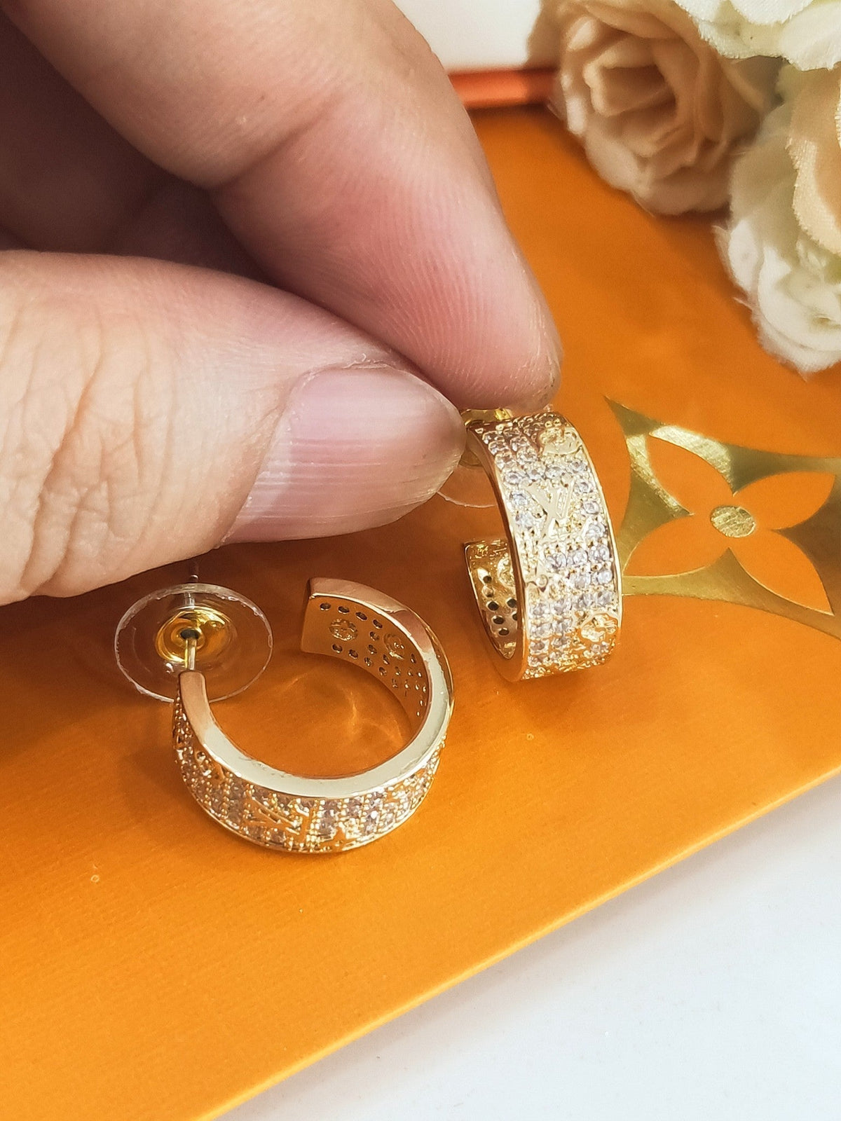 Louis Vuitton Circle Earrings - 18K Yellow Gold