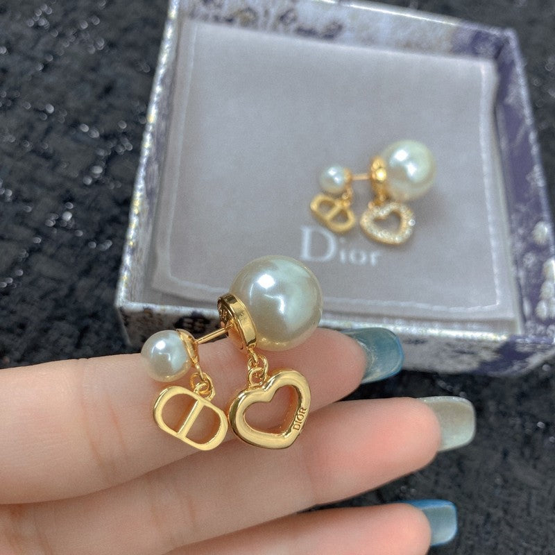 Dior 30 Montaigne Heart Earrings
