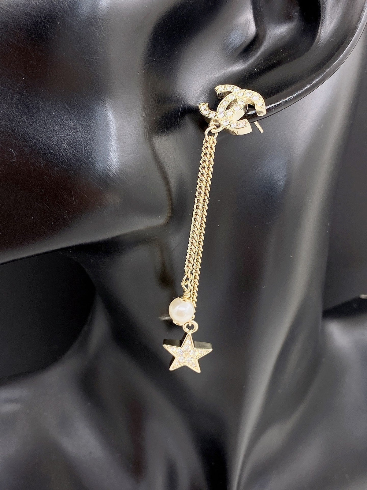 Chanel Pearl & Star Earrings - 18K Yellow Gold