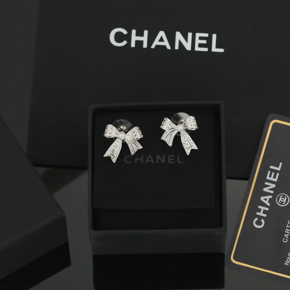 Chanel Bow Tie Diamond Earrings - 18K White Gold