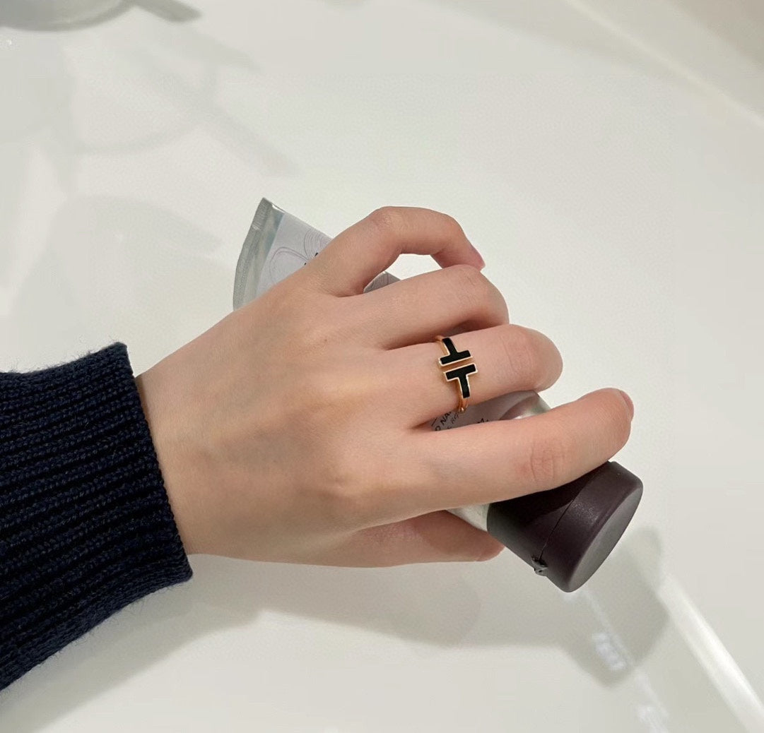 Tiffany Black Onyx Wire Ring - 18K Gold