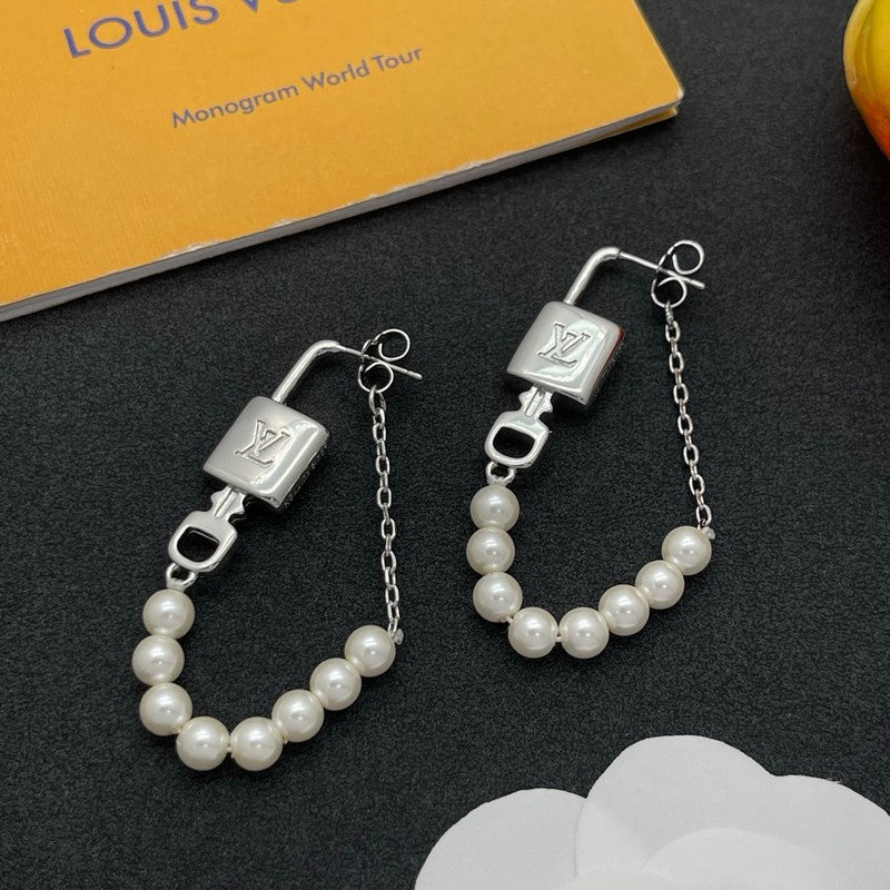 Louis Vuitton Pearl Lock Earrings - 18K Gold