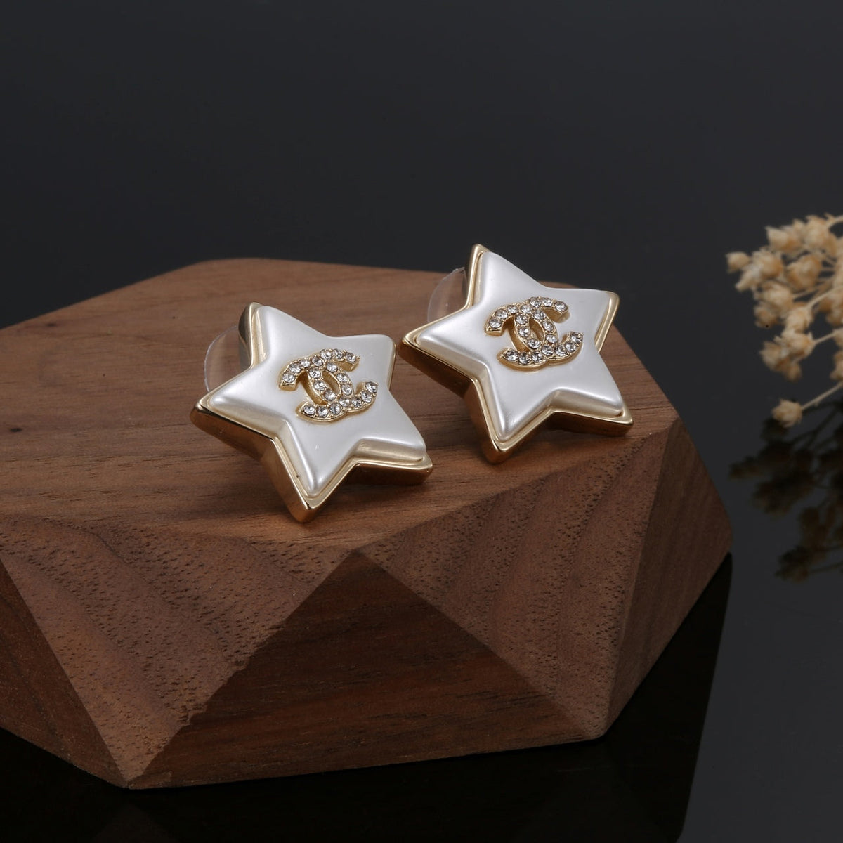 Chanel Star Pearl Earrings - 18K Yellow Gold