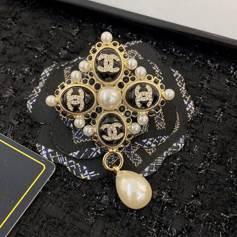 Chanel Pearl Pendant Gold Brooch