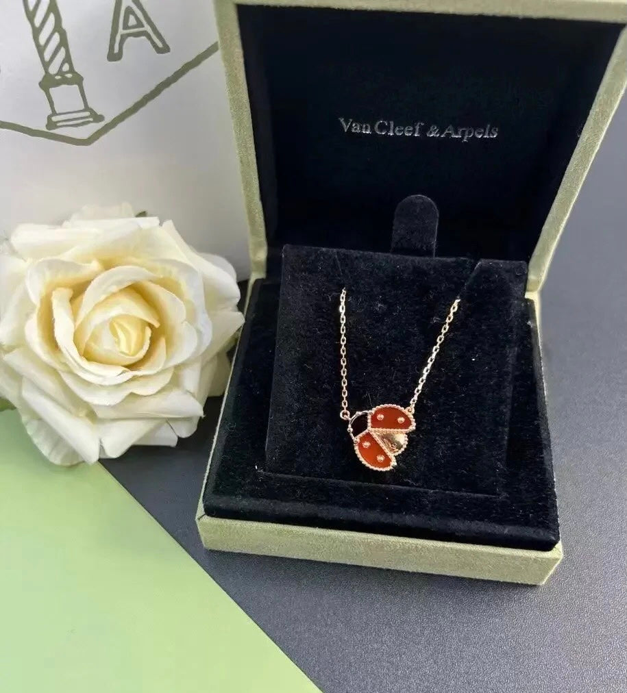 Lucky Spring Pendant Necklace - 18K Gold