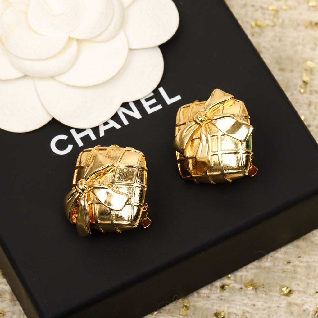 Chanel Vintage Earrings - 18K Yellow Gold