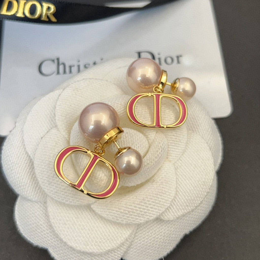 Dior 30 Montaigne Rani Pink Pearl Earrings