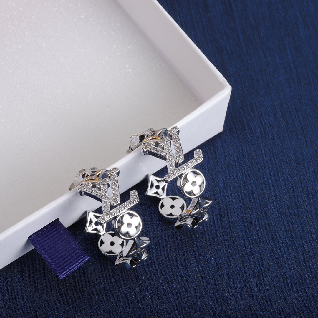 Louis Vuitton Script Diamond Earrings - 18K White Gold