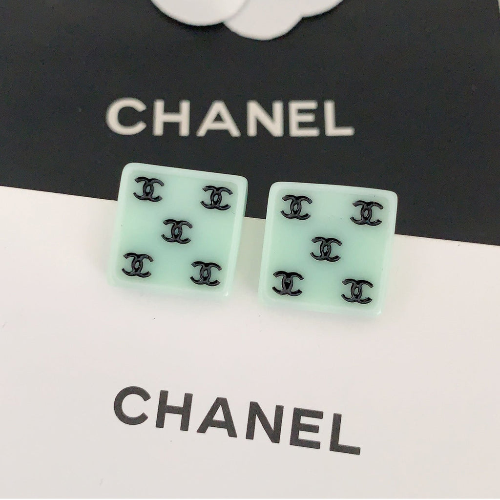 Chanel Green Resin Earrings - 18K Yellow Gold