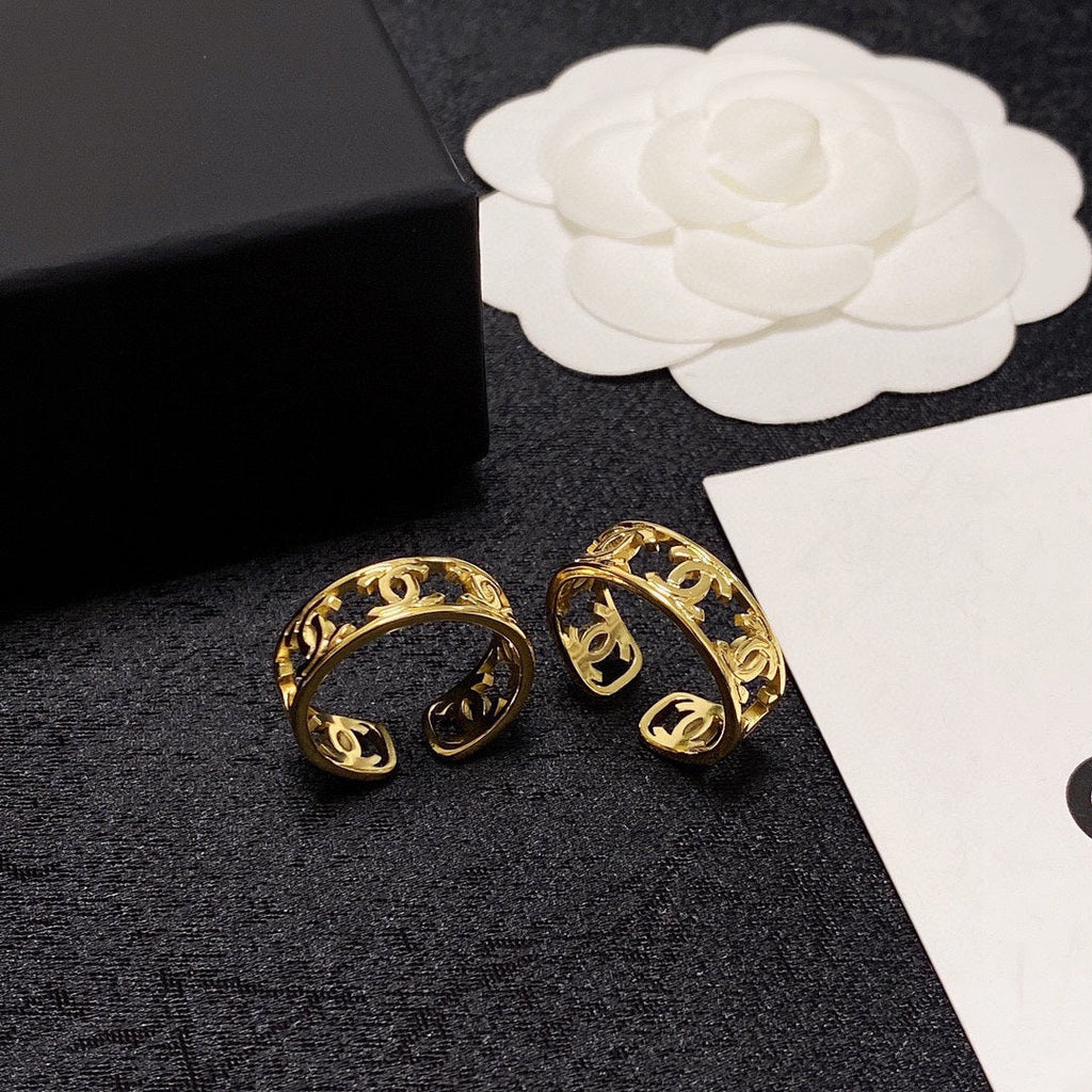 Chanel Vintage Openwork Ring - 18K Yellow Gold