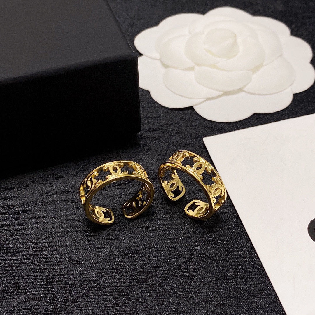 Chanel Vintage Openwork Ring - 18K Yellow Gold