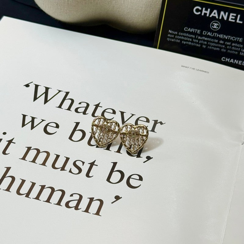 Chanel Pearl Heart Earrings - 18K Yellow Gold