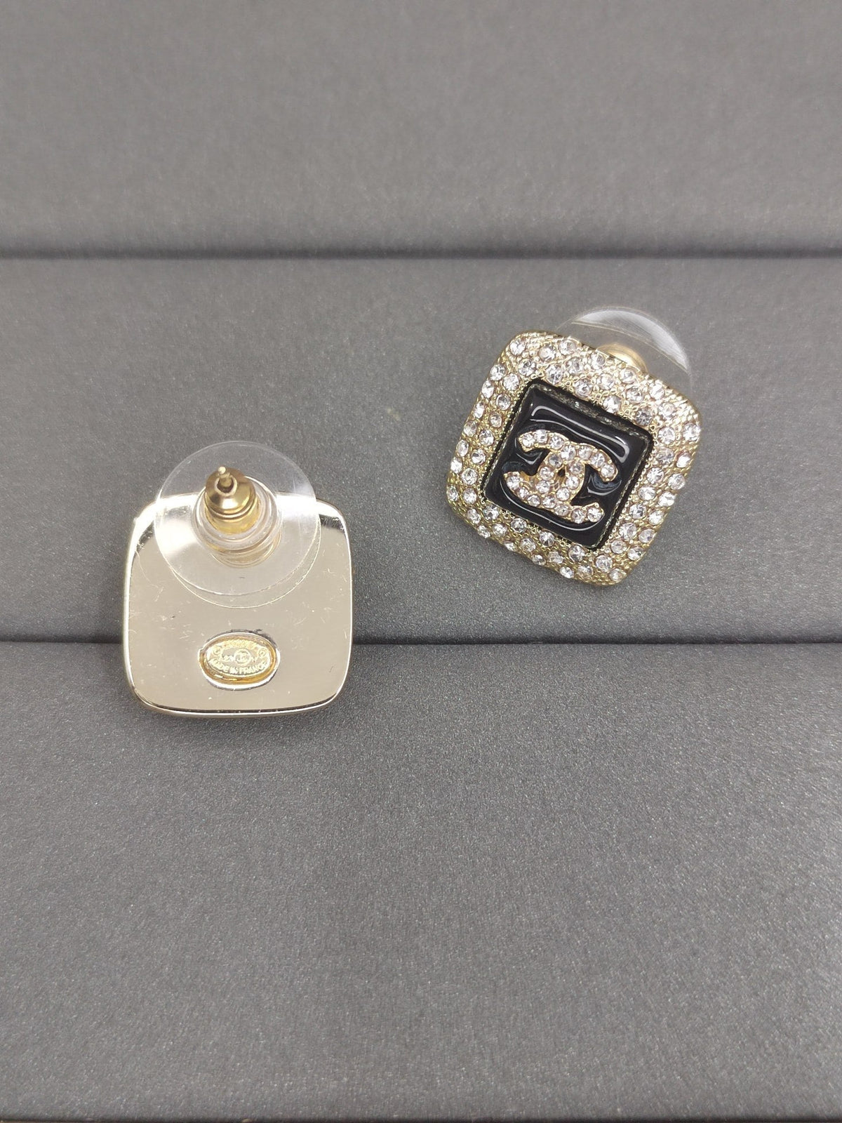 Chanel Diamond Square Black Earrings - 18K Yellow Gold