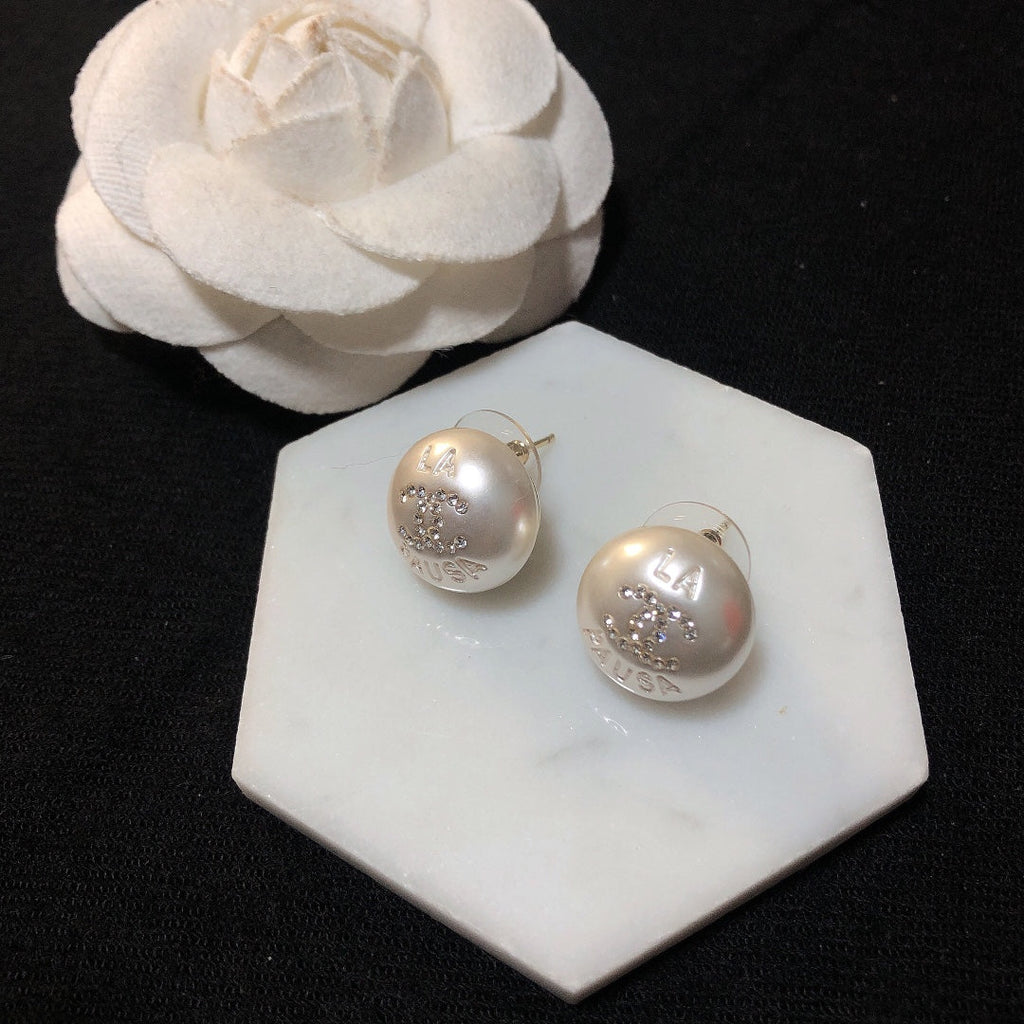 Chanel Pearl Earrings - 18K Yellow Gold