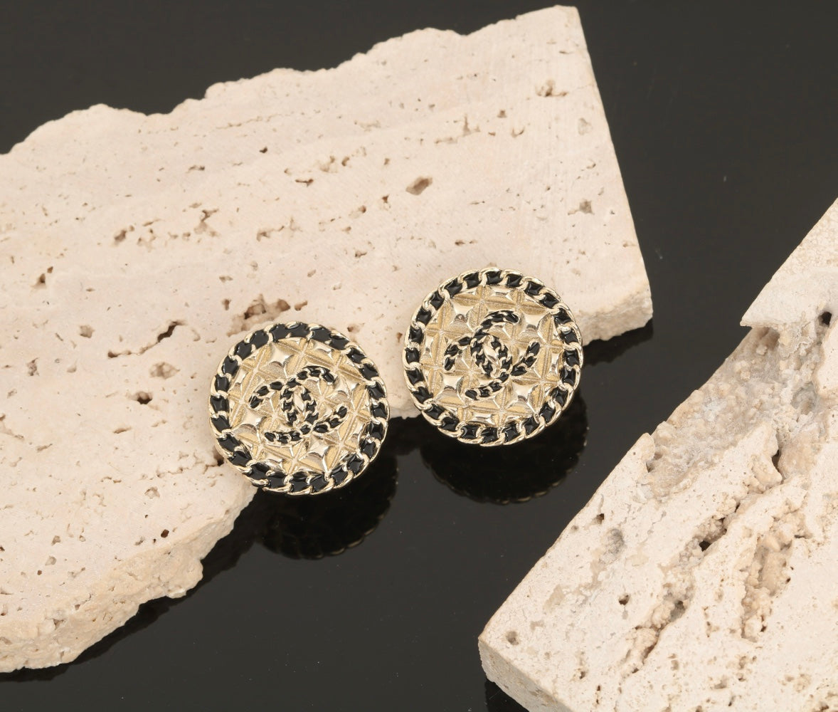 Chanel Diamond Round Earrings - 18K Yellow Gold