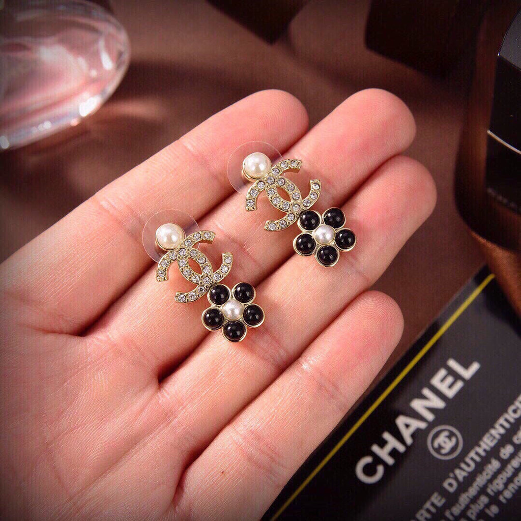 Chanel Butterfly Pendant Earrings - 18K Yellow Gold