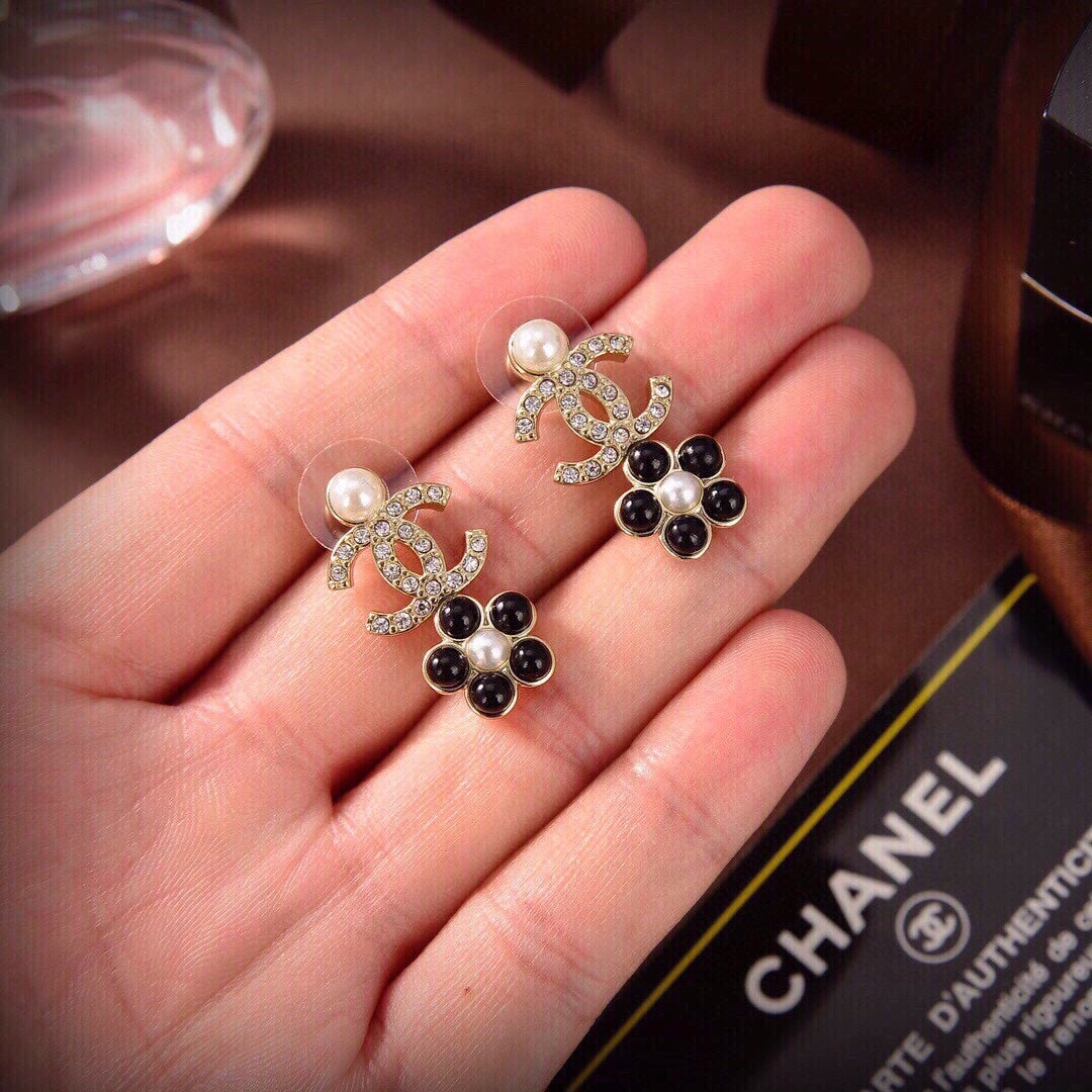Chanel Butterfly Pendant Earrings - 18K Yellow Gold