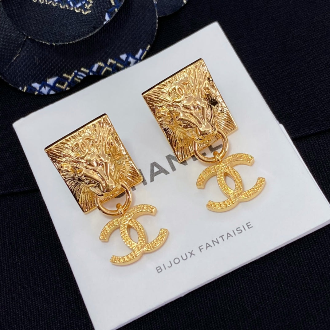 Chanel Lion Sharp Earrings - 18K Yellow Gold
