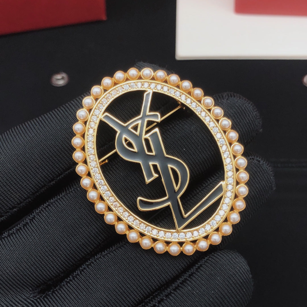 Oval Pearl Brooch