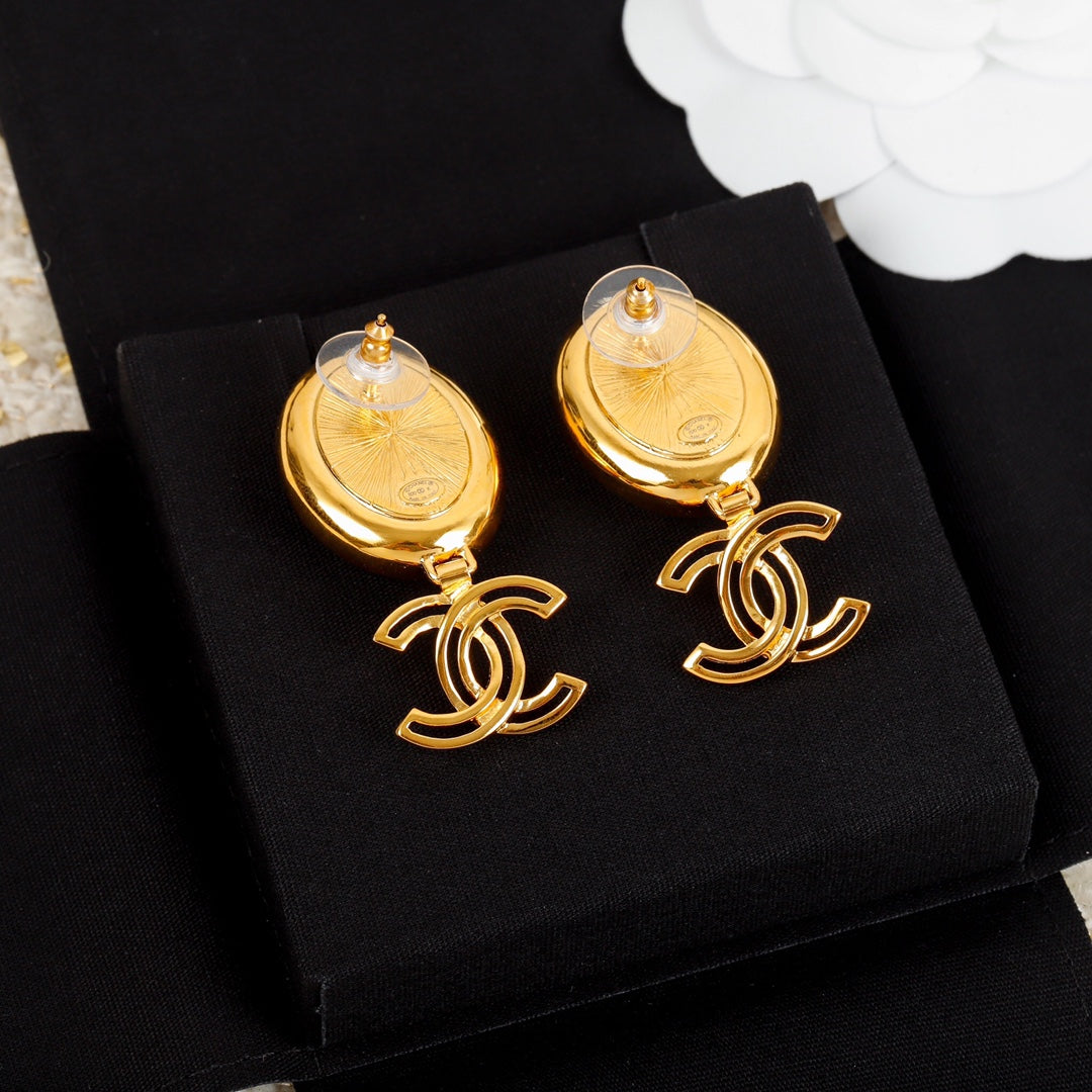 Chanel Big Pearl Pendant Earrings - 18K Yellow Gold