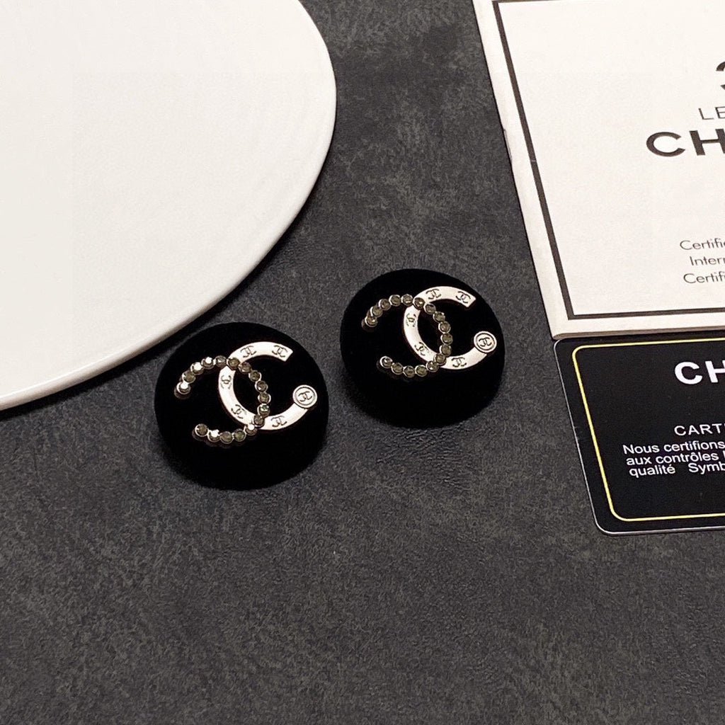 Chanel Black Resin Circle Earrings - 18K Yellow Gold