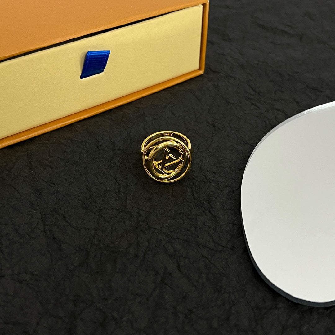 Louis Vuitton Stellar Ring - 18K Gold