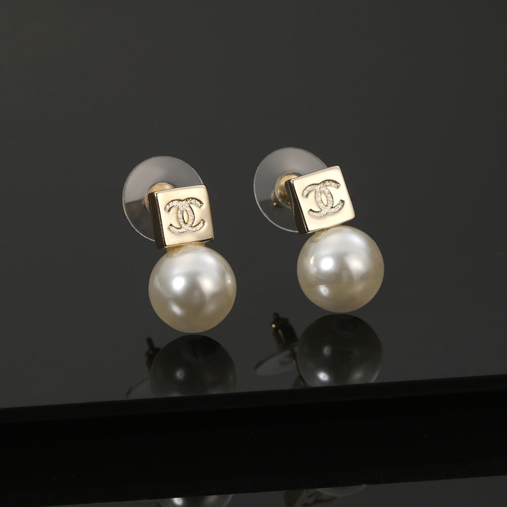 Chanel Pearl Earrings - 18K Yellow Gold