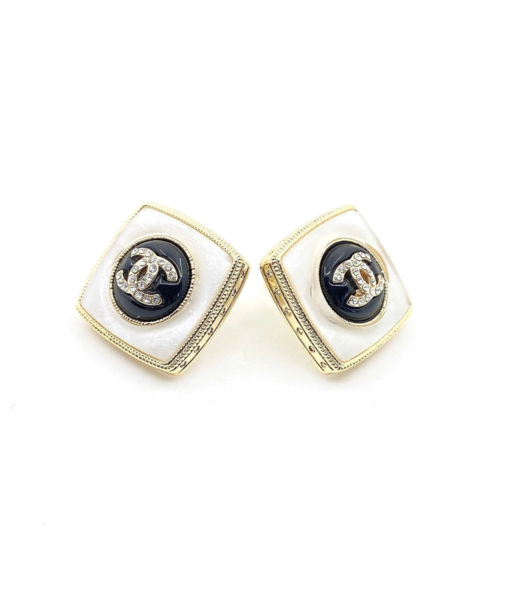 Chanel Pearl Square Earrings - 18K Yellow Gold