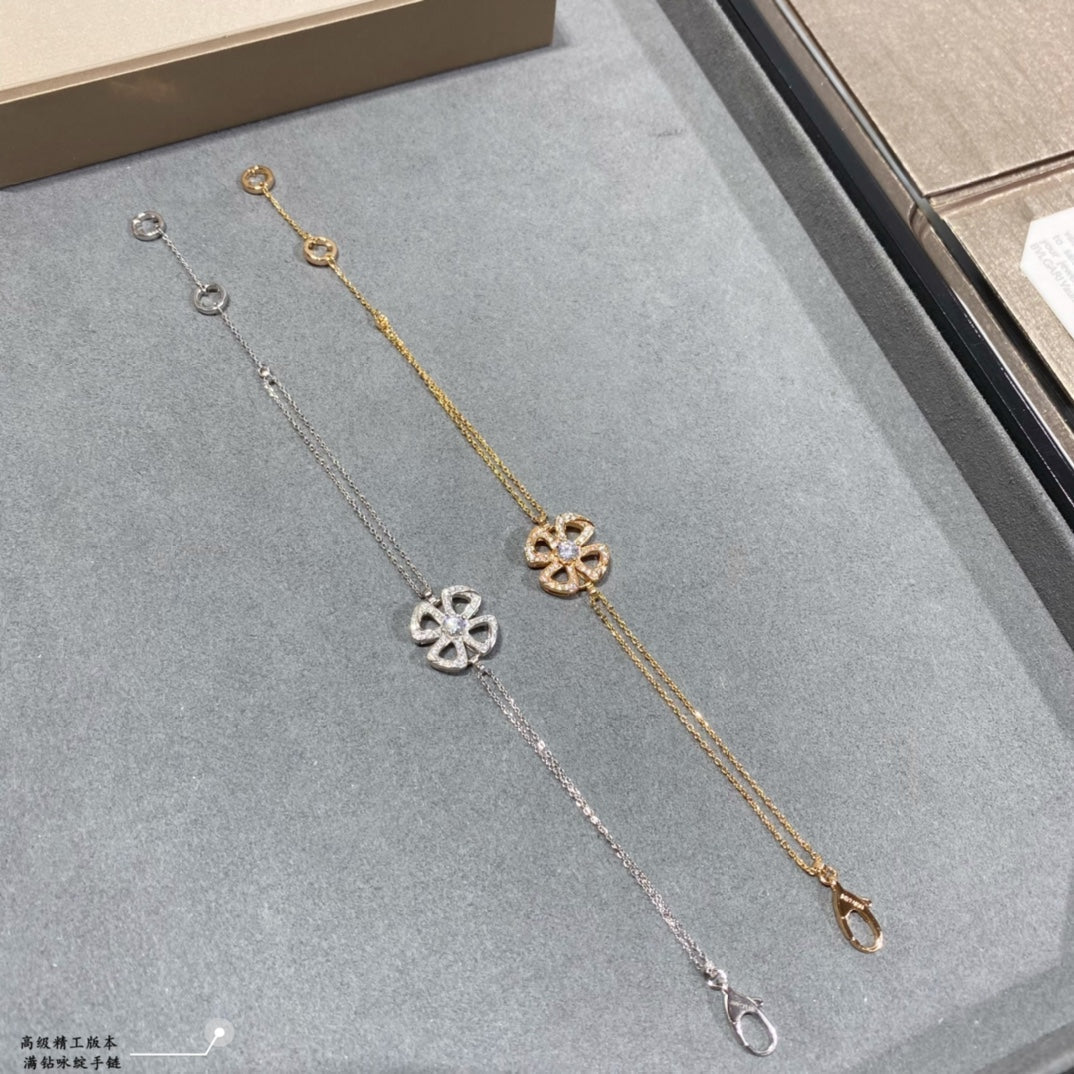 Fiorever Central Moissanite Bracelet - 18K Gold
