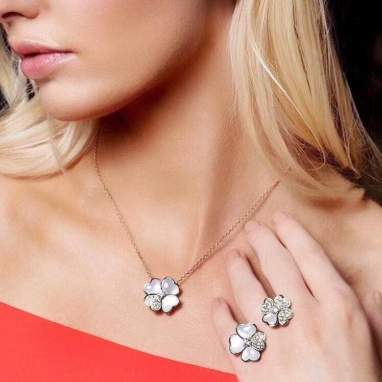 Cosmos Clip pendant Necklace - 18K Gold