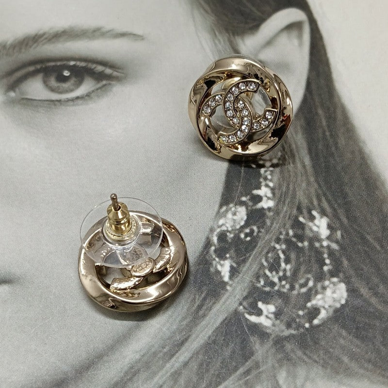 Chanel Round Diamond Earrings - 18K Rose Gold