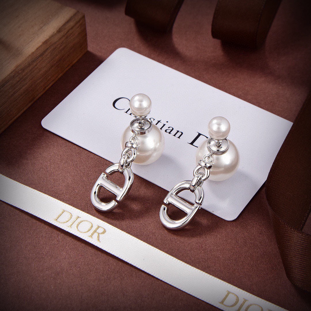 Dior 30 Montaigne Earrings